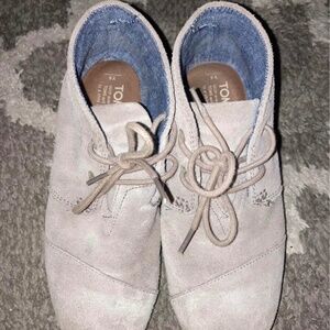 TOMS suede ankle wedge boots Girls size Youth 4